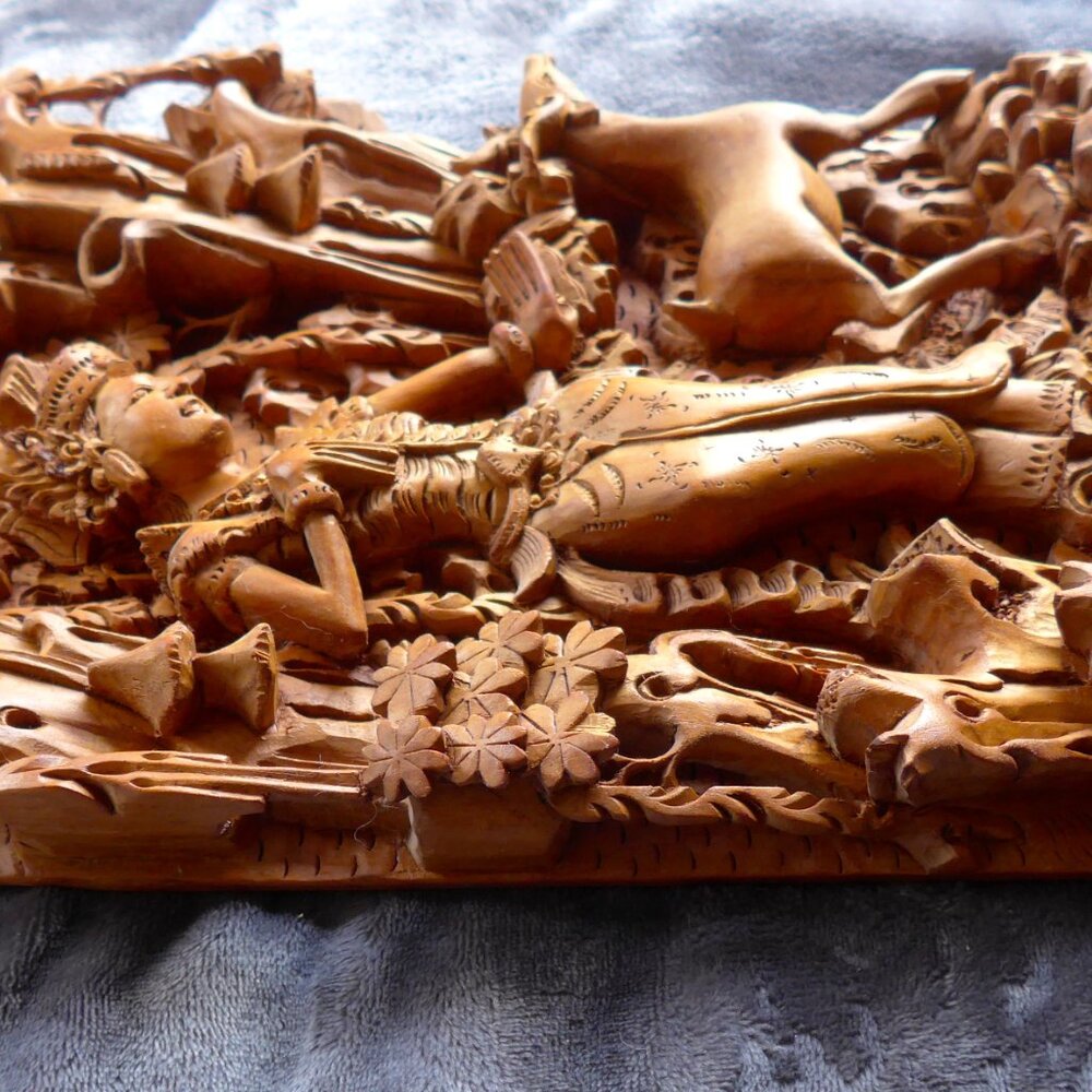 Very detailed hand- carved, Suar wood wall plaque - Picture 6 of 10